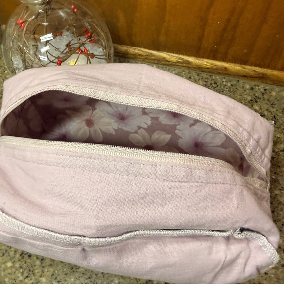 🌸 Floral Zipper Pouch – Wellness, Office or Makeup Essentials - Picture 13 of 14